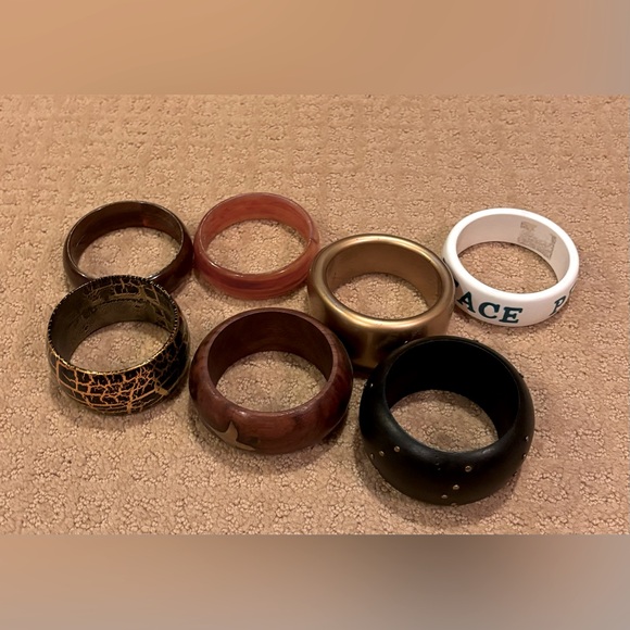 Assorted bangle bracelets - Picture 2 of 3